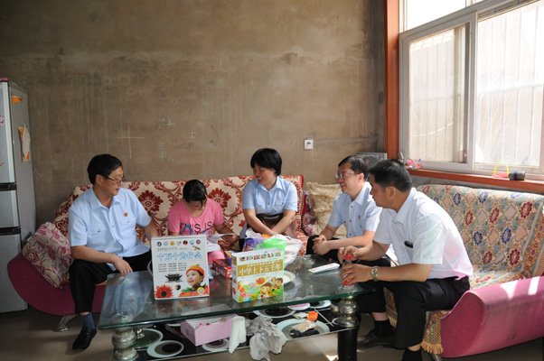 惠济法院蔡理亮院长六一慰问留守儿童